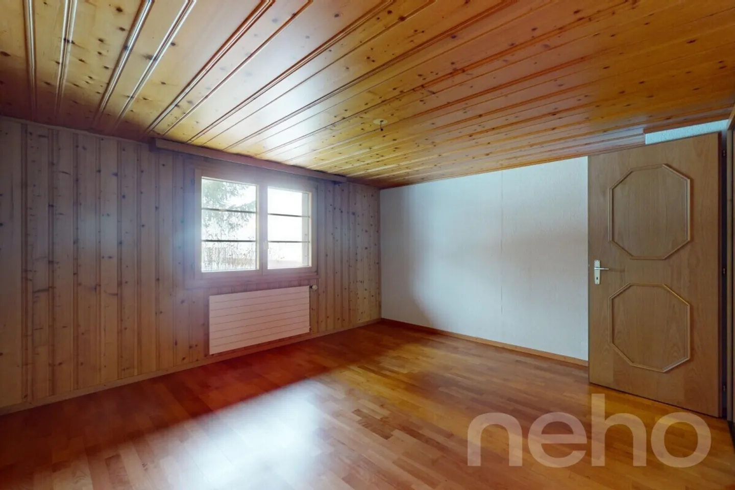 Charmantes Chalet mit Baupotenzial und großem Grundstück - Foto 10 von 13