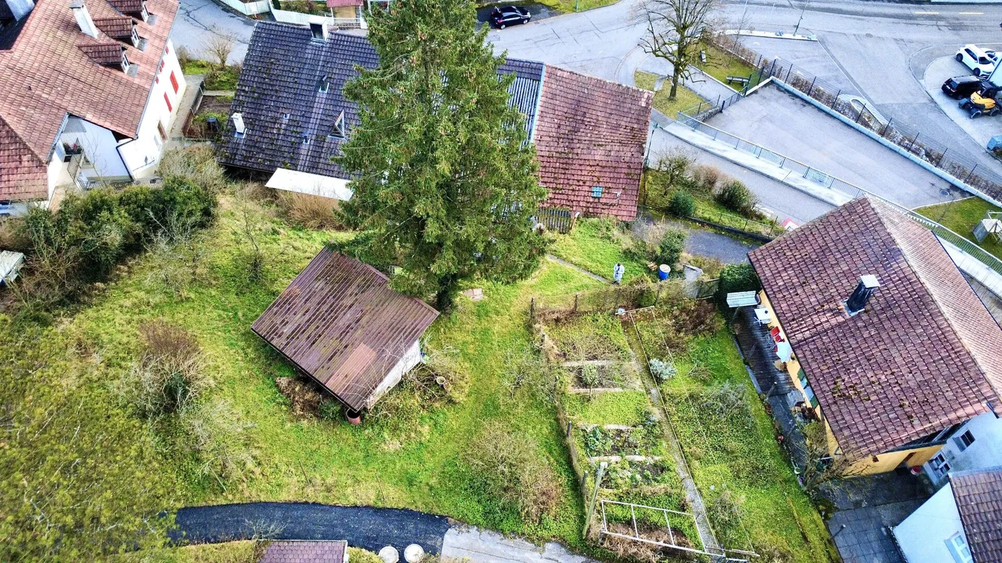 Investment opportunity: Multi-family house with development potential! - Photo 4 of 12