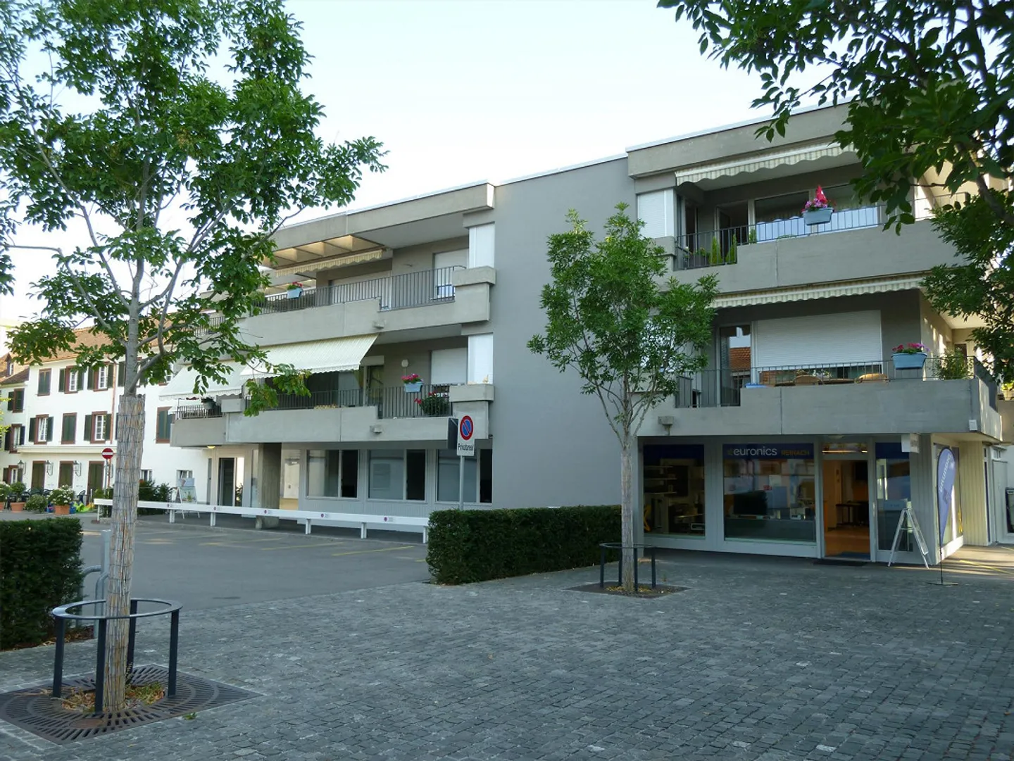 Office/business premises centrally located - Photo 2 of 2