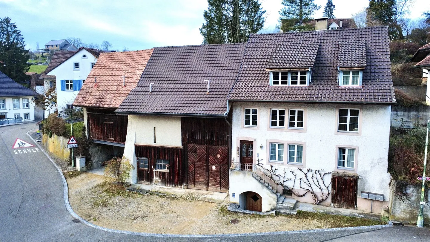 Investment opportunity: Multi-family house with development potential! - Photo 1 of 12