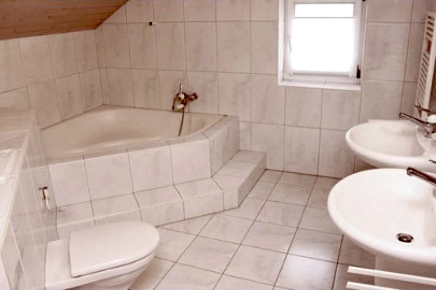 Investment opportunity: Multi-family house with development potential! - Photo 11 of 12