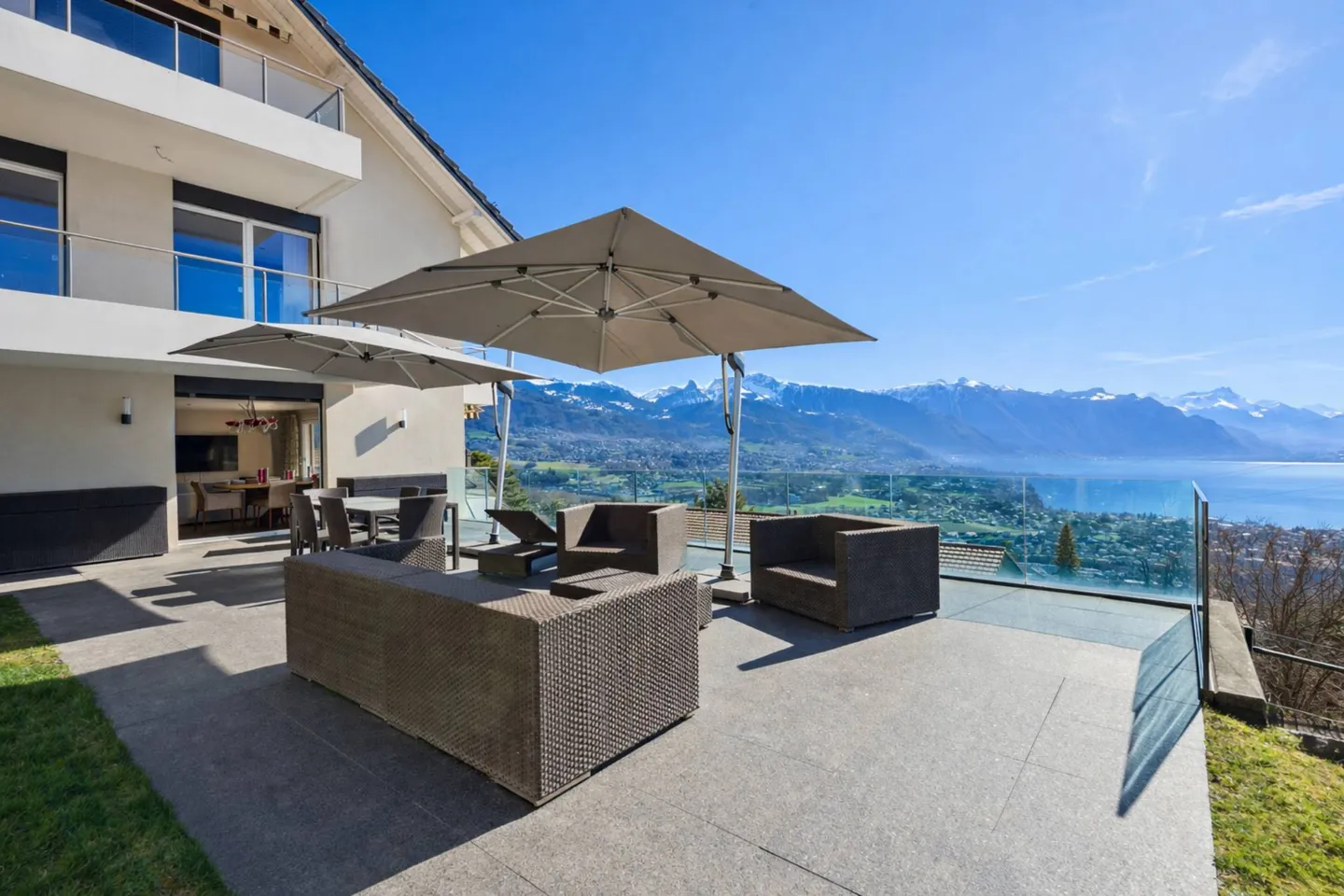 Duplex aux allures de villa avec vue imprenable sur le lac - Foto 3 von 13