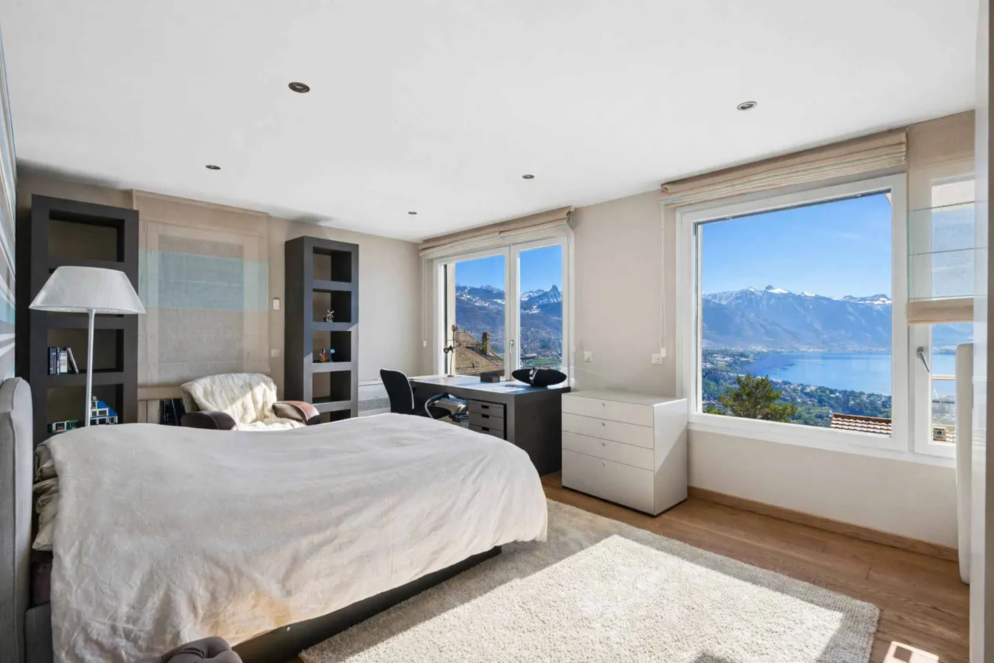 Duplex aux allures de villa avec vue imprenable sur le lac - Foto 8 von 13