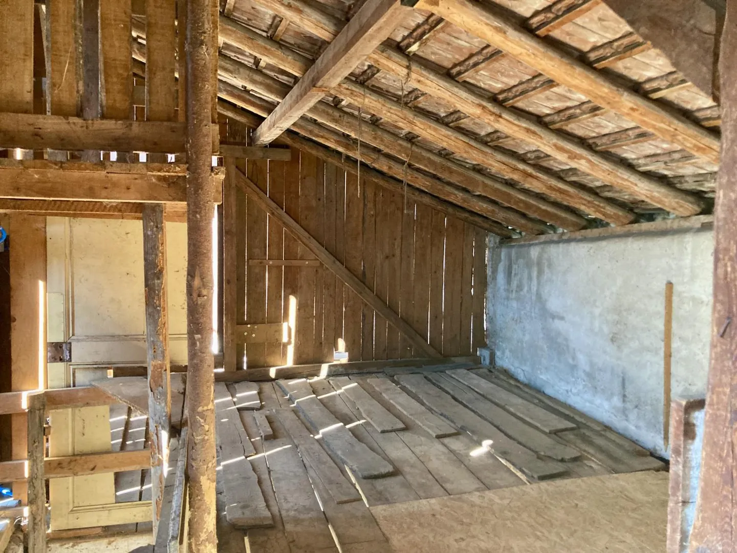 Maison contiguë avec grange - Opportunité unique - Photo 7 sur 7