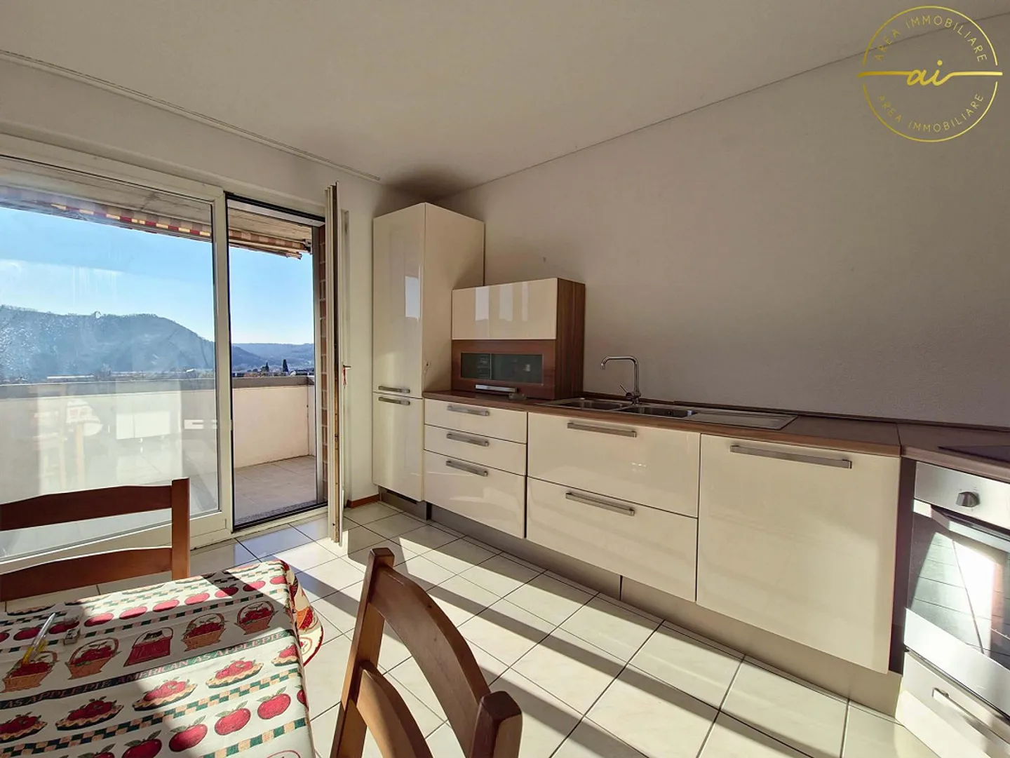 Appartamento 3.5 locali in una posizione tranquilla e ben collegata a Morbio - Foto 7 di 13