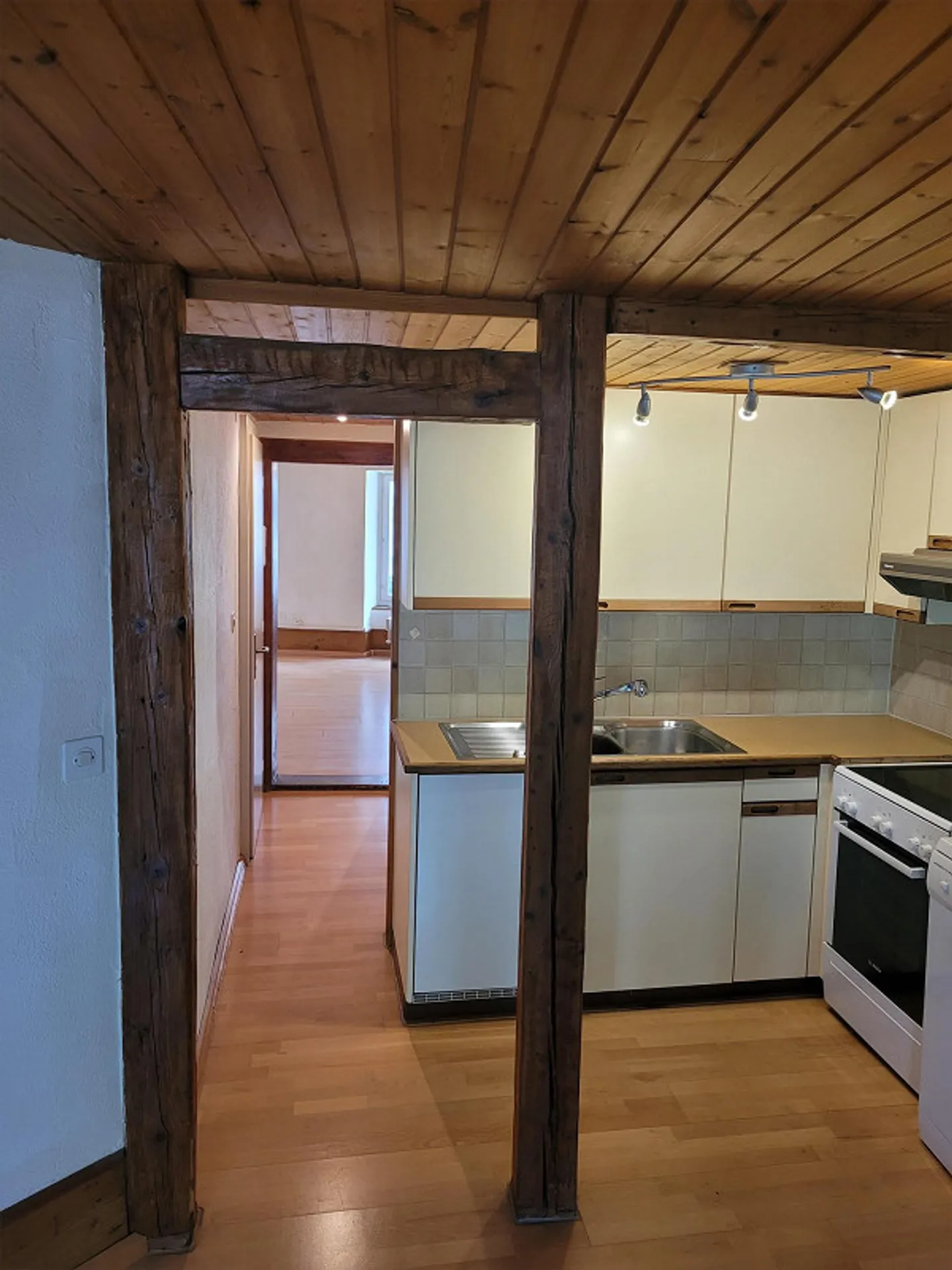 Cozy 4-room apartment in the old town of Liestal - Photo 8 of 9