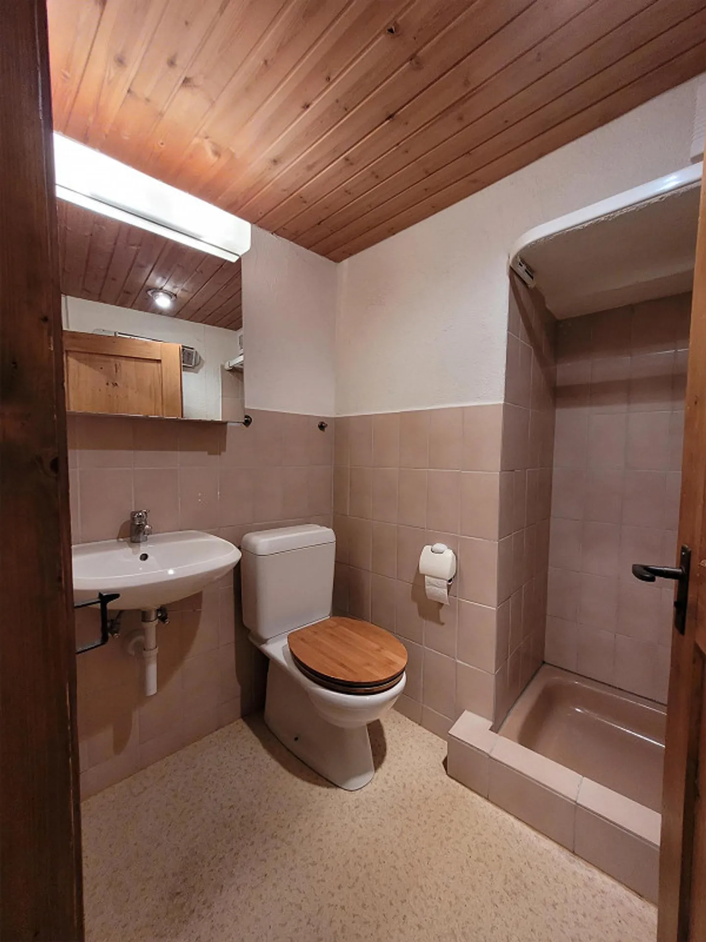 Cozy 4-room apartment in the old town of Liestal - Photo 9 of 9