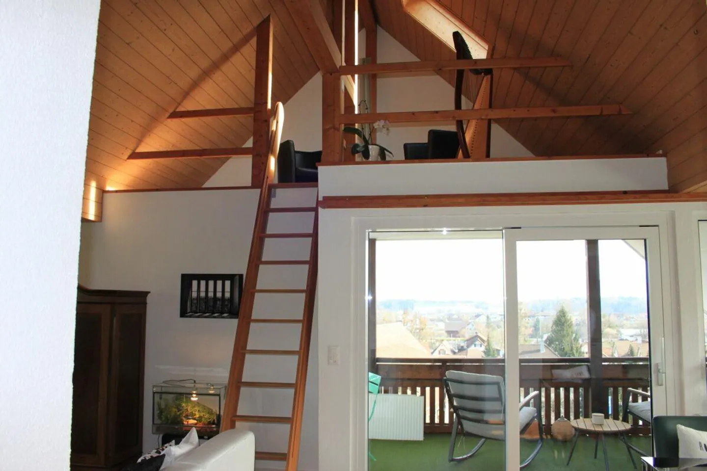 Ampio, luminoso e recentemente ristrutturato appartamento mansardato - Foto 7 di 19