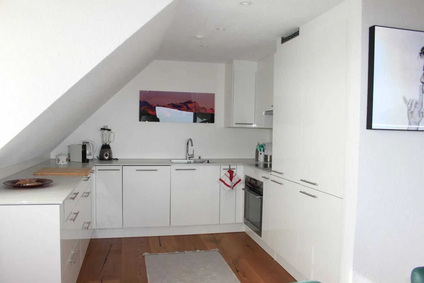 Ampio, luminoso e recentemente ristrutturato appartamento mansardato - Foto 10 di 19