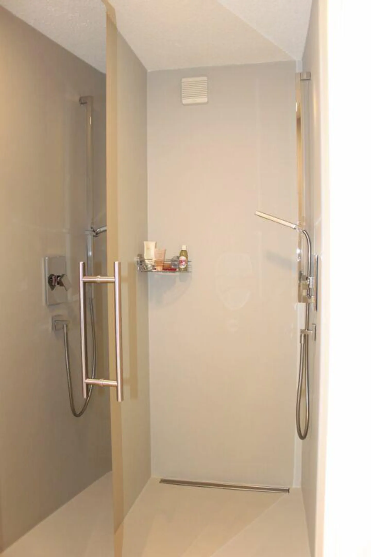 Ampio, luminoso e recentemente ristrutturato appartamento mansardato - Foto 16 di 19