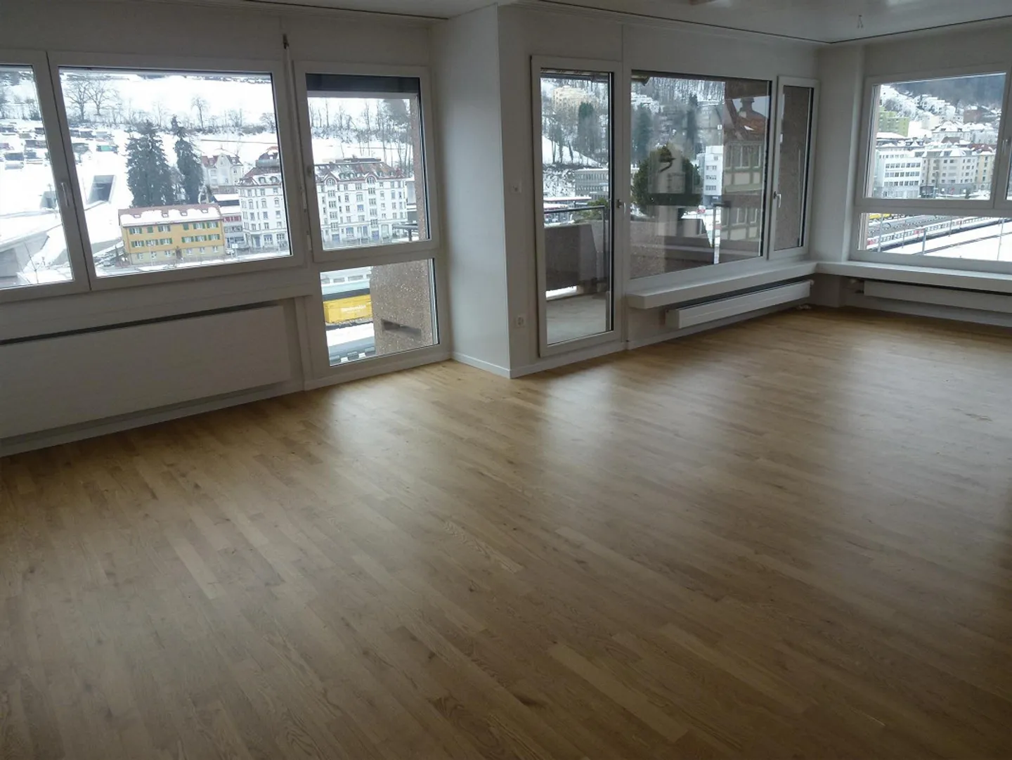 3.5-Room Apartment - Photo 1 of 10