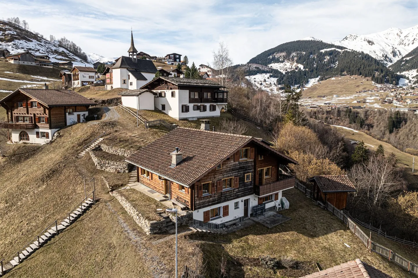 Pour les passionnés de montagne en quête de tranquillité avec des besoins d'espace - Photo 1 sur 7