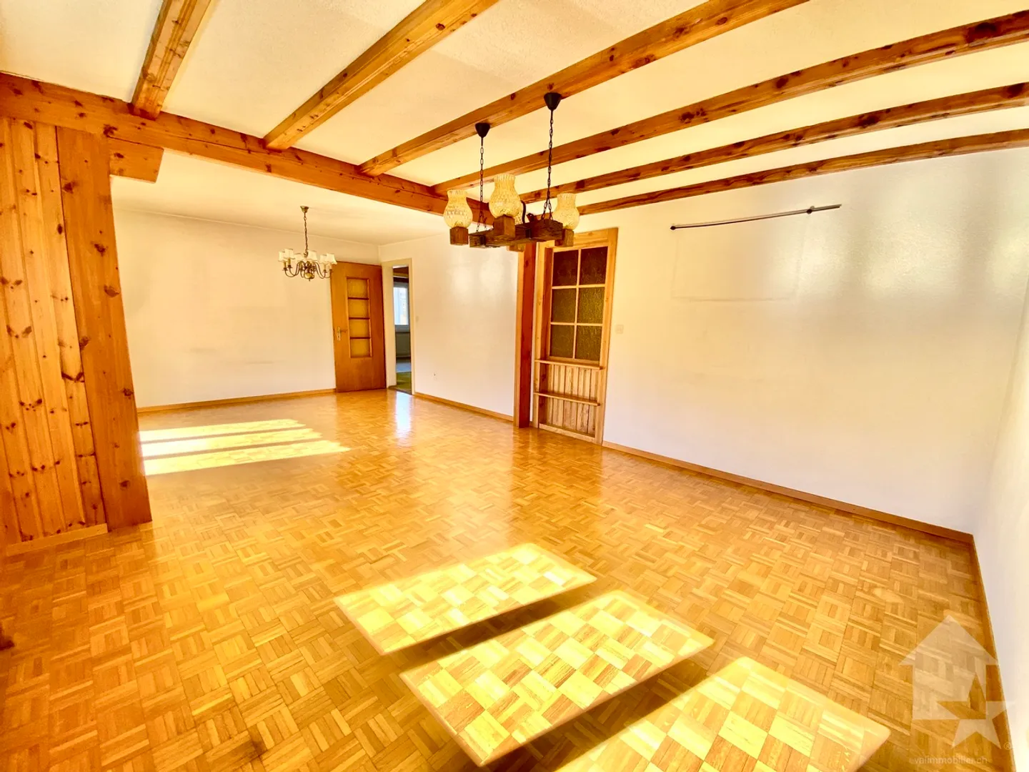 Appartement 3.5 pièces près du centre avec vue et box garage - Photo 4 sur 12