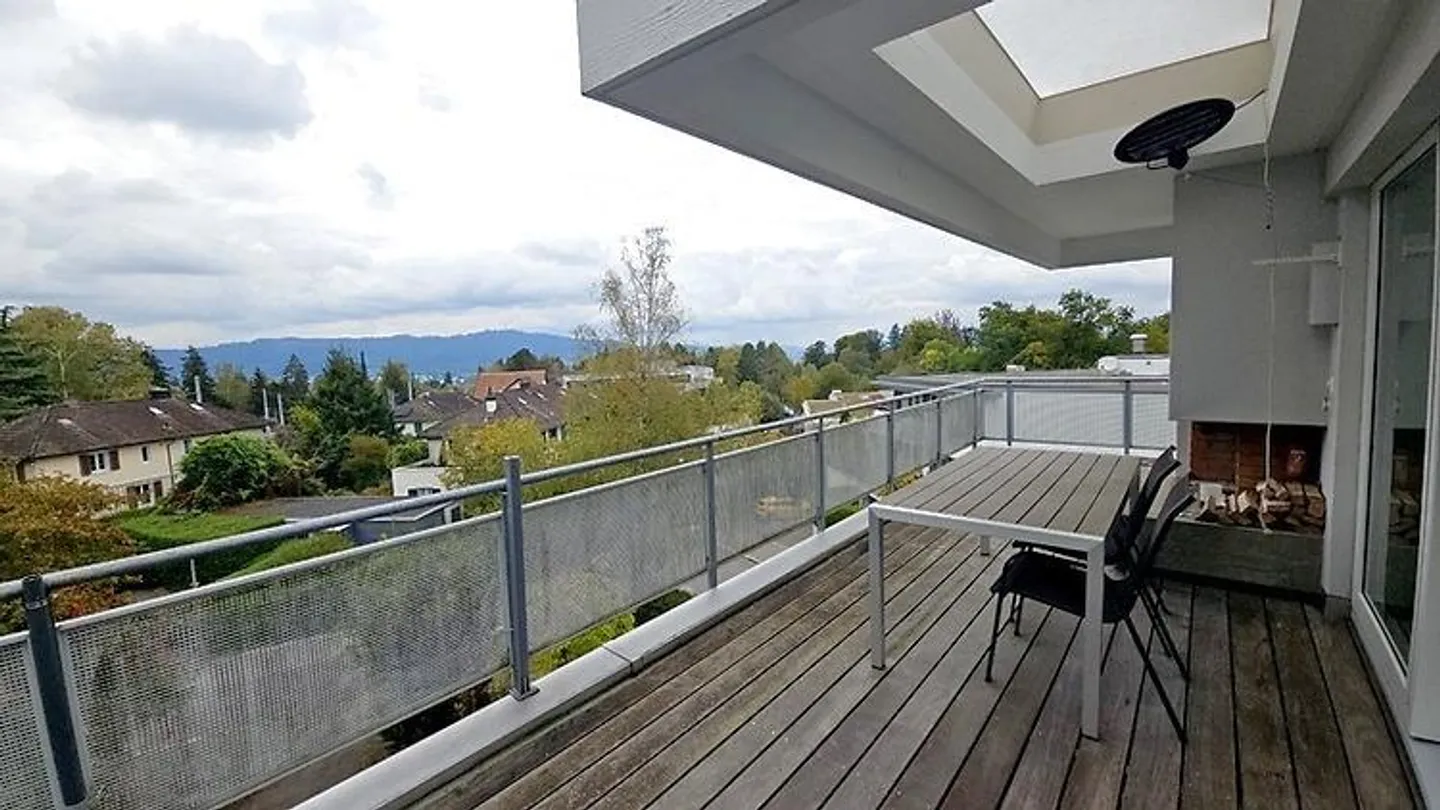 APPARTEMENT 4½ PIÈCES À ZOLLIKON (ZH), MEUBLÉ, TEMPORAIRE - Photo 1 sur 10