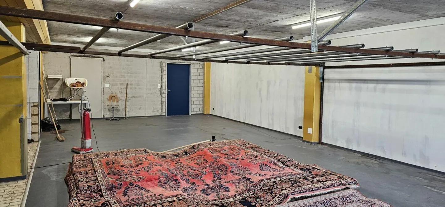 spazio di stoccaggio/produzione generoso - Foto 7 di 8