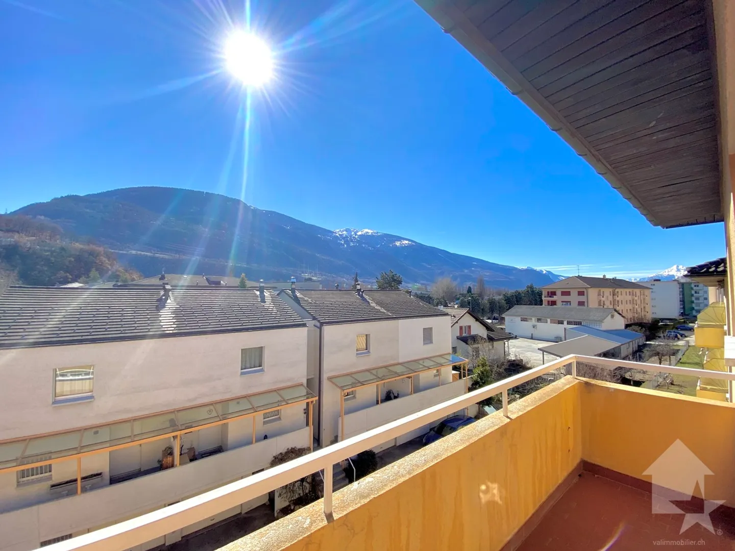 Appartement 3.5 pièces près du centre avec vue et box garage - Photo 2 sur 12