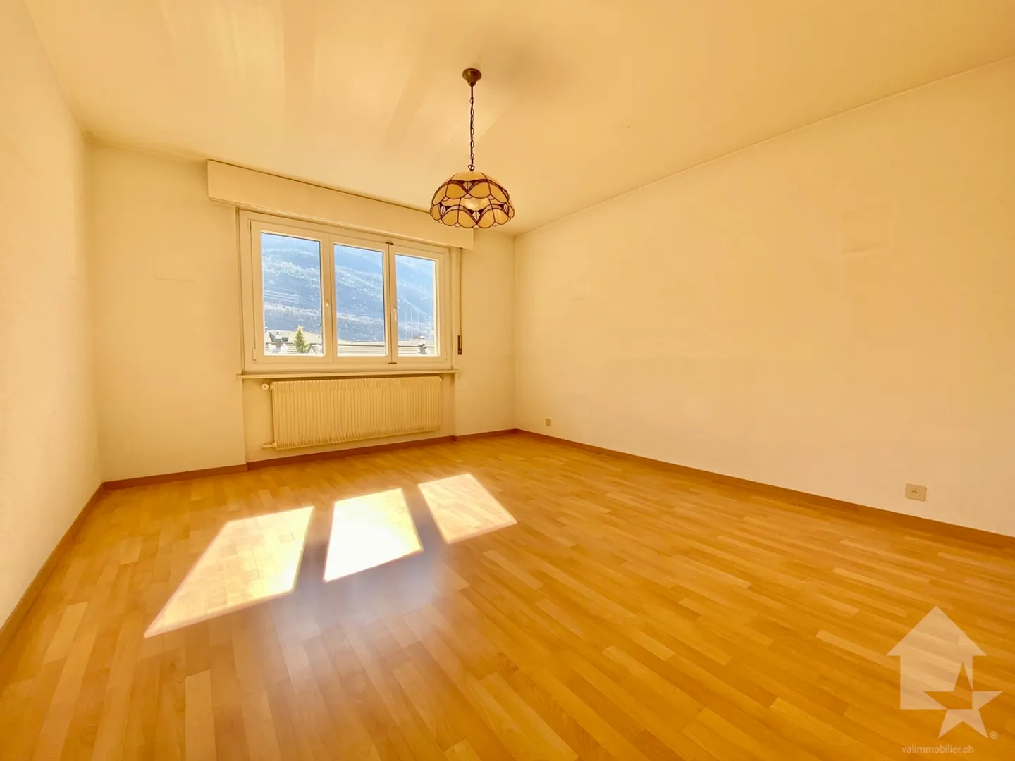 Appartement 3.5 pièces près du centre avec vue et box garage - Photo 6 sur 12