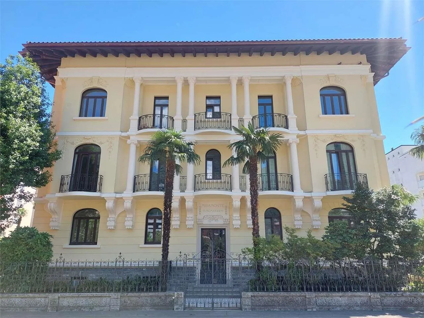 Ref.2302B_App 5.5 loc. in a villa complex from early 1900s - Photo 1 of 7