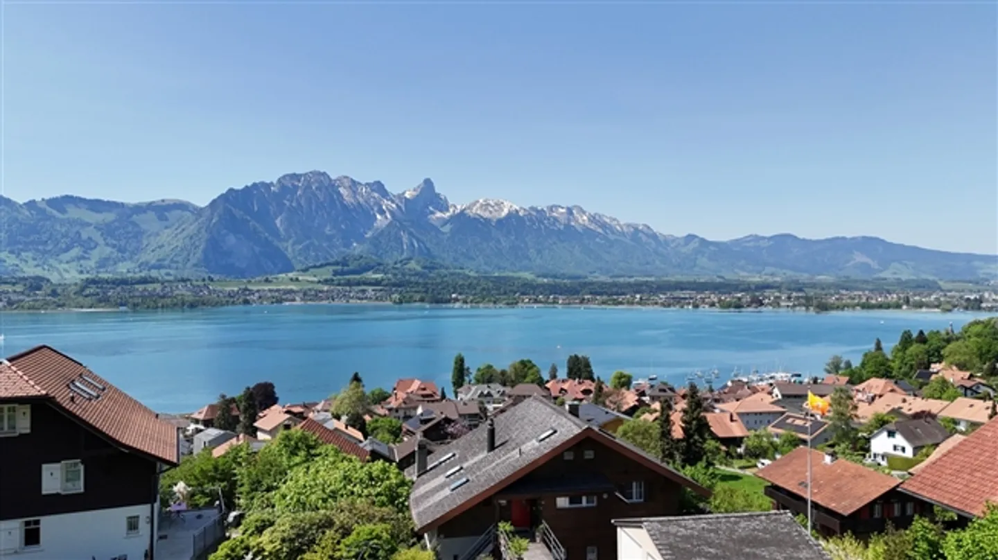 2½ Room Maisonette Apartment with Multipurpose Room (Ground Floor/Basement) in Hilterfingen - Photo 3 of 13