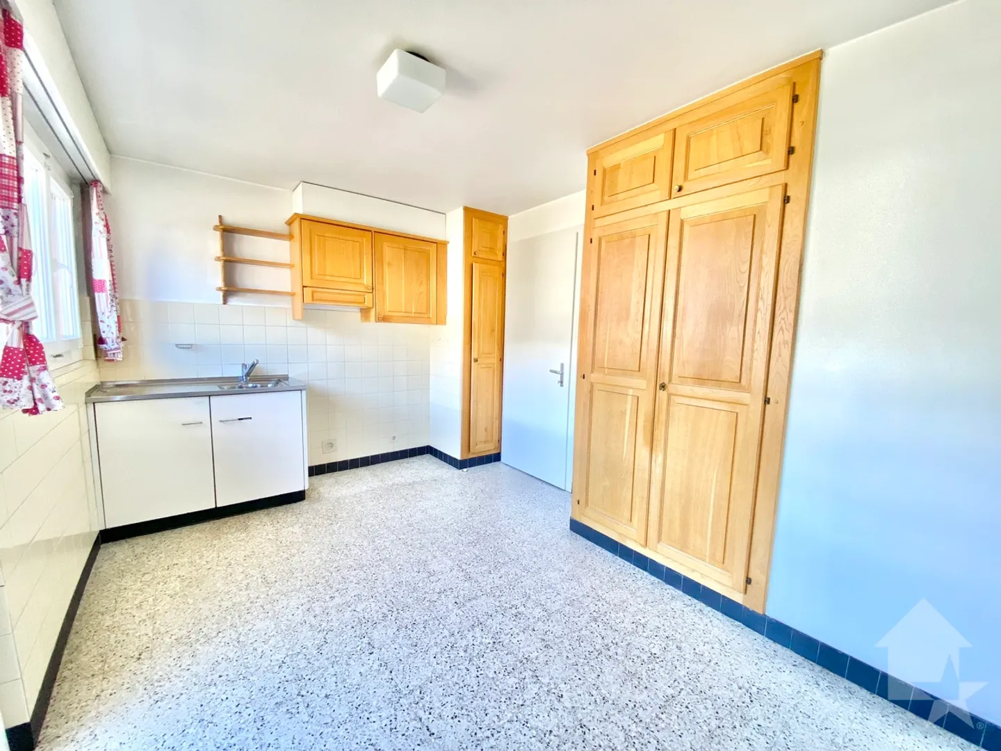Appartement 3.5 pièces près du centre avec vue et box garage - Photo 9 sur 12
