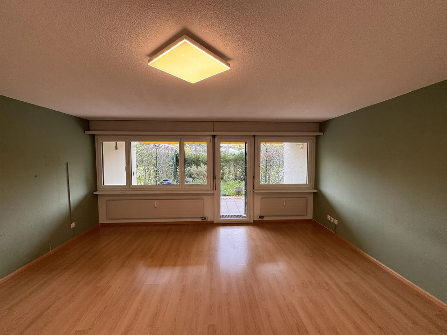 1.5-room apartment with patio & garden, plus parking garage - Photo 2 of 17