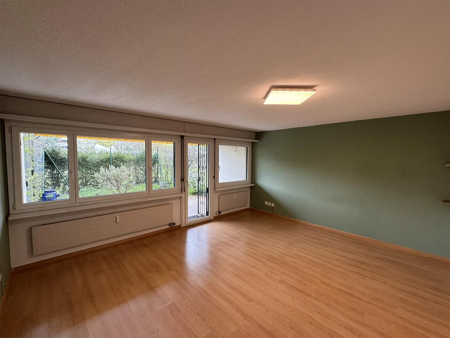 1.5-room apartment with patio & garden, plus parking garage - Photo 4 of 17