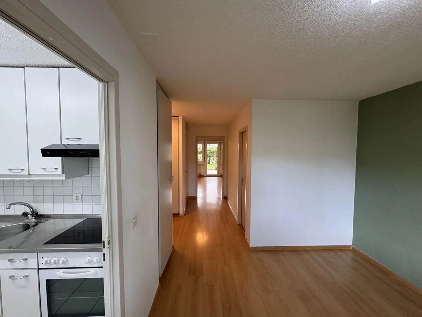 1.5-room apartment with patio & garden, plus parking garage - Photo 9 of 17