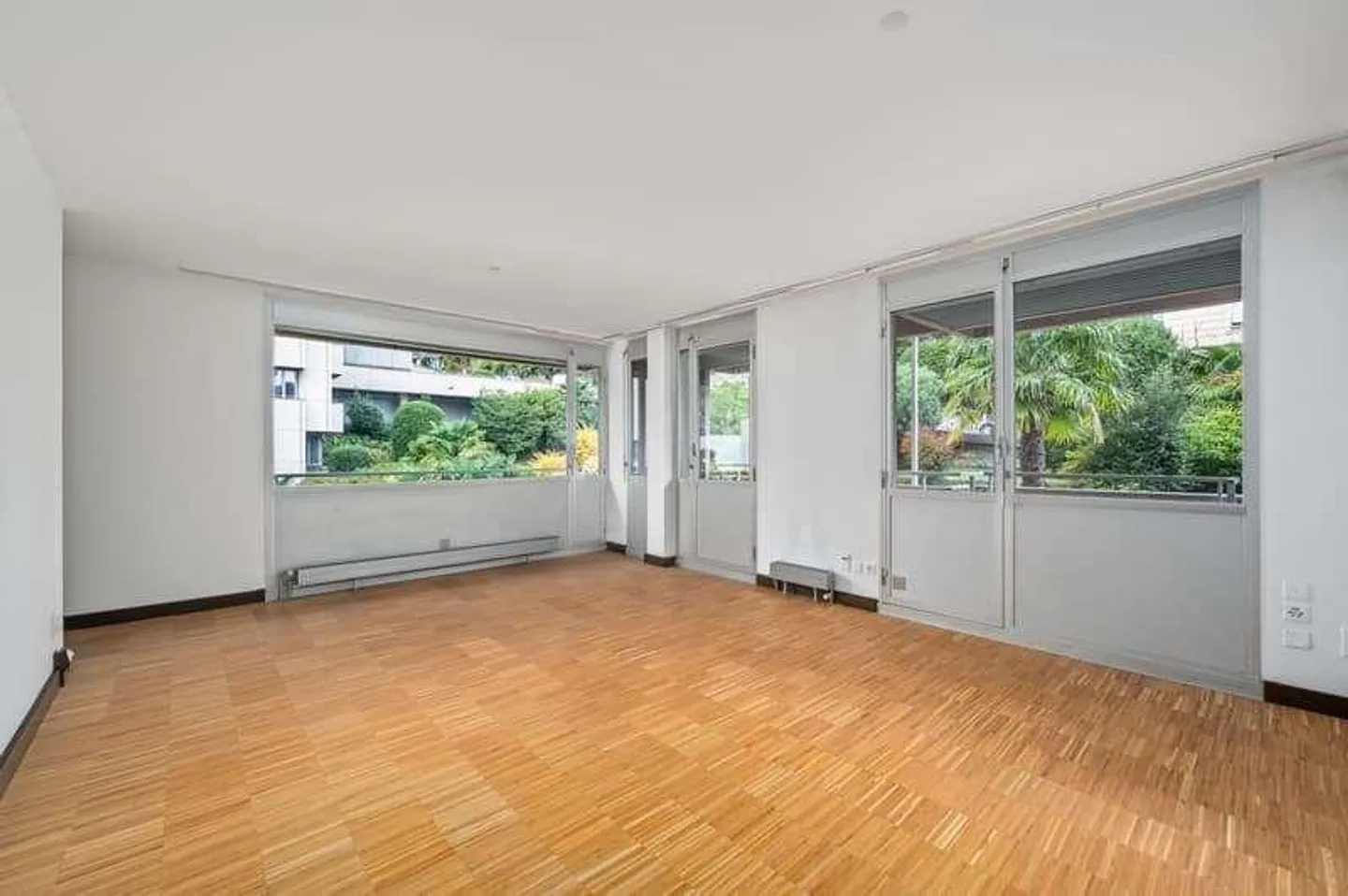 Apartment with lake view in Lugano for renovation - Photo 3 of 6