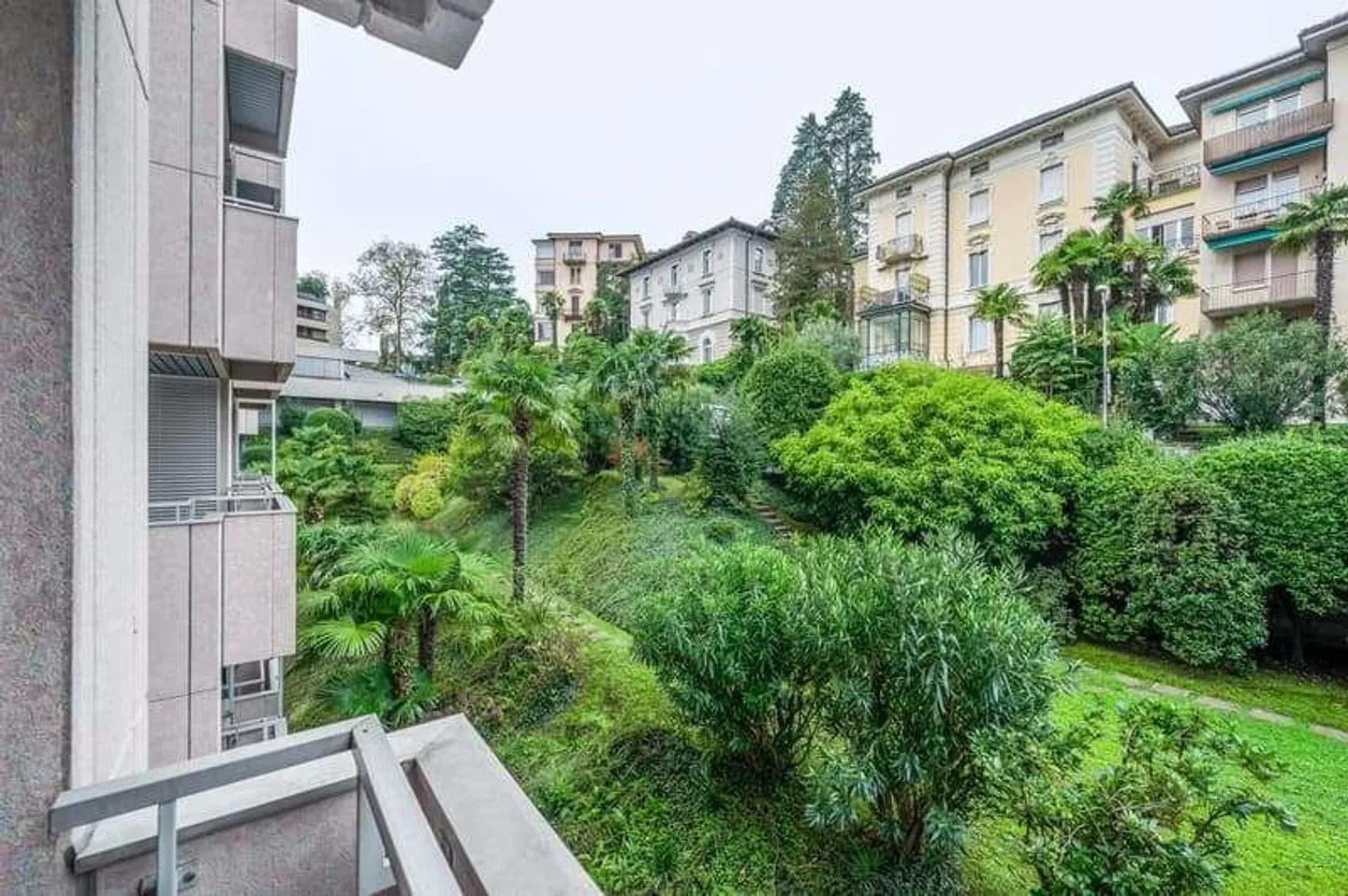 Apartment with lake view in Lugano for renovation - Photo 4 of 6