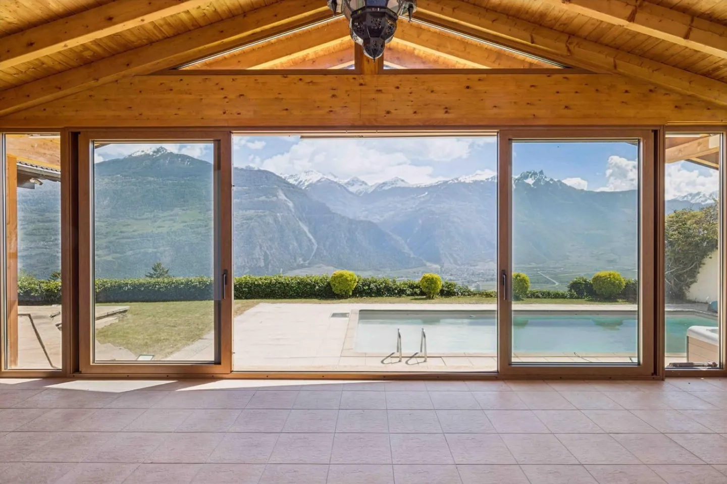 Aussergewöhnliche Villa mit Pool - Foto 1 von 13