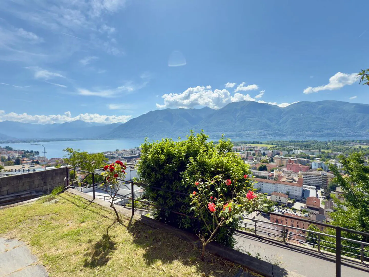 Casa bifamiliare con 3 appartamenti con vista mozzafiato e giardino | Zweifamilienhaus mit 3 Wohnungen  mit atemberaubender Aussicht und Garten - Foto 7 di 7