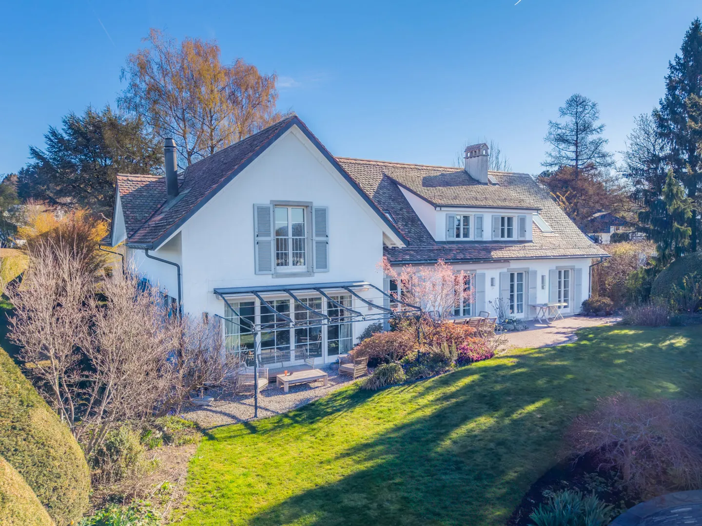 Elegante Villa mit Seeblick - Foto 2 von 27