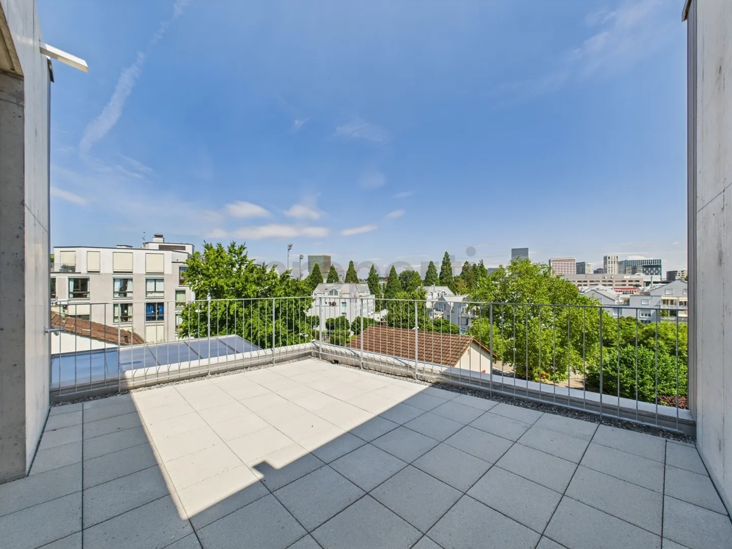 Elegante appartamento attico di 2,5 stanze con terrazza privata sul tetto a Zurigo - Foto 9 di 12