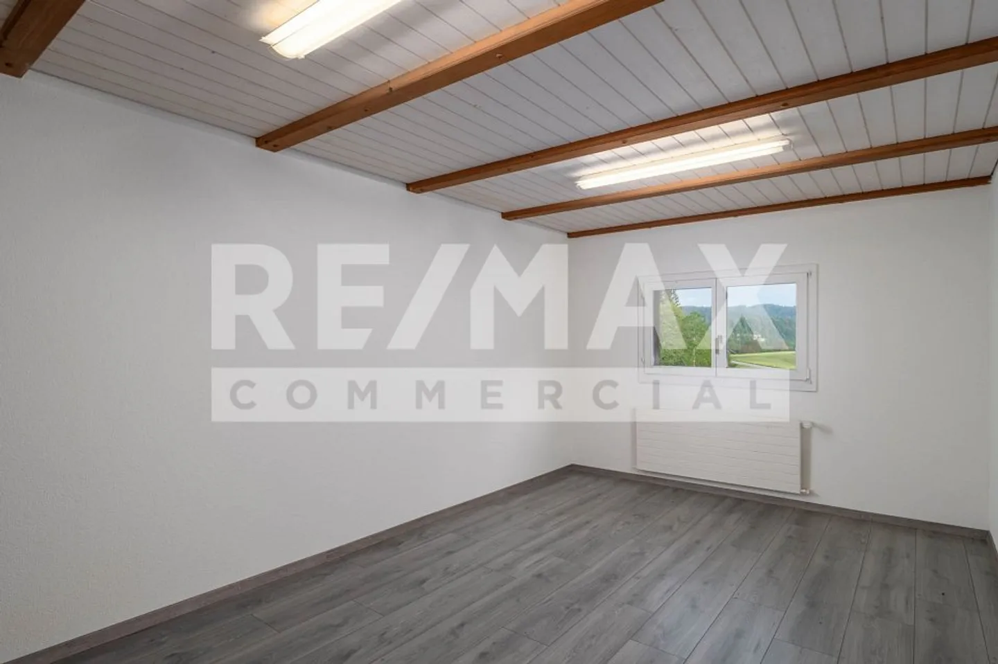 Locaux commerciaux et bureaux à la campagne - Photo 10 sur 13