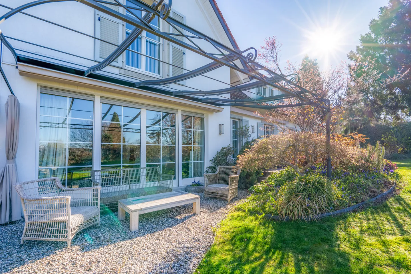 Elegante Villa mit Seeblick - Foto 3 von 27