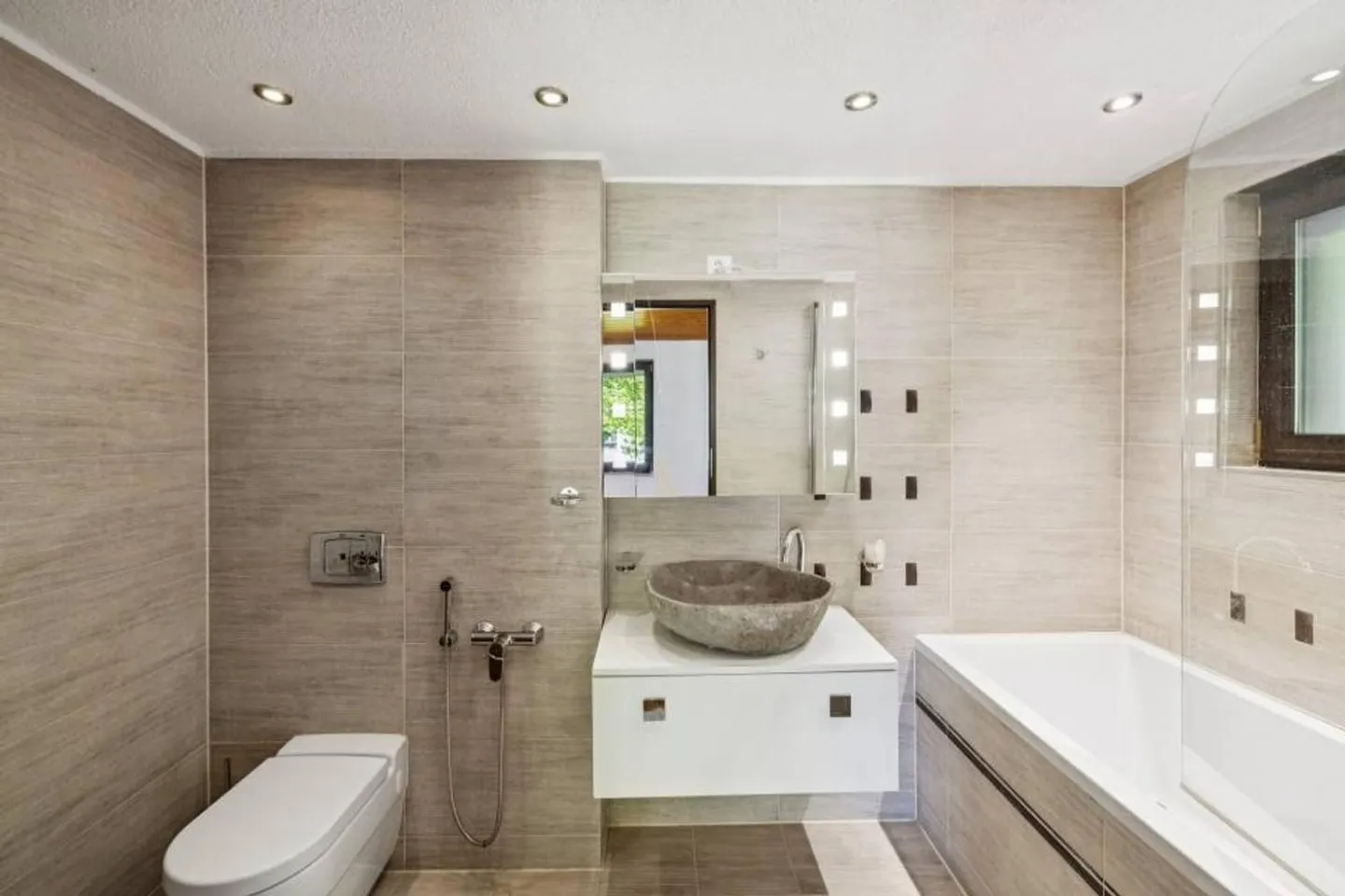 Aussergewöhnliche Villa mit Pool - Foto 9 von 13