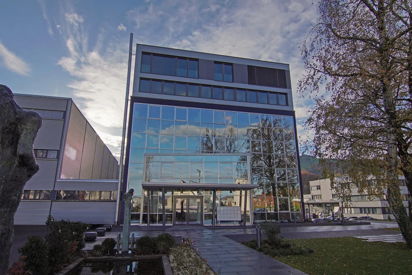 Moderne Büroräume in Freienbach - Foto 1 von 5
