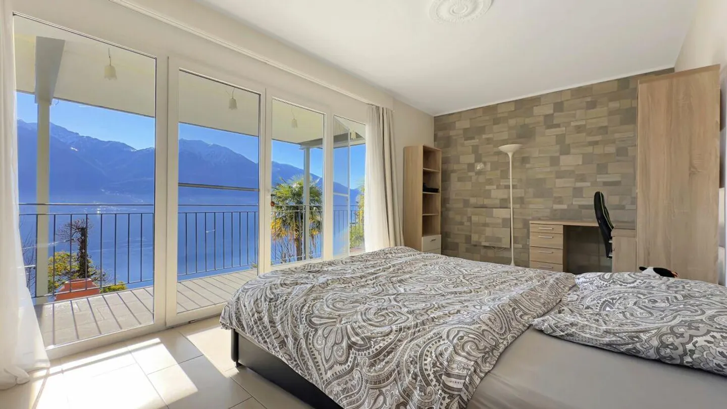 Minusio - Villa with 3 apartments and pool - Photo 10 of 17