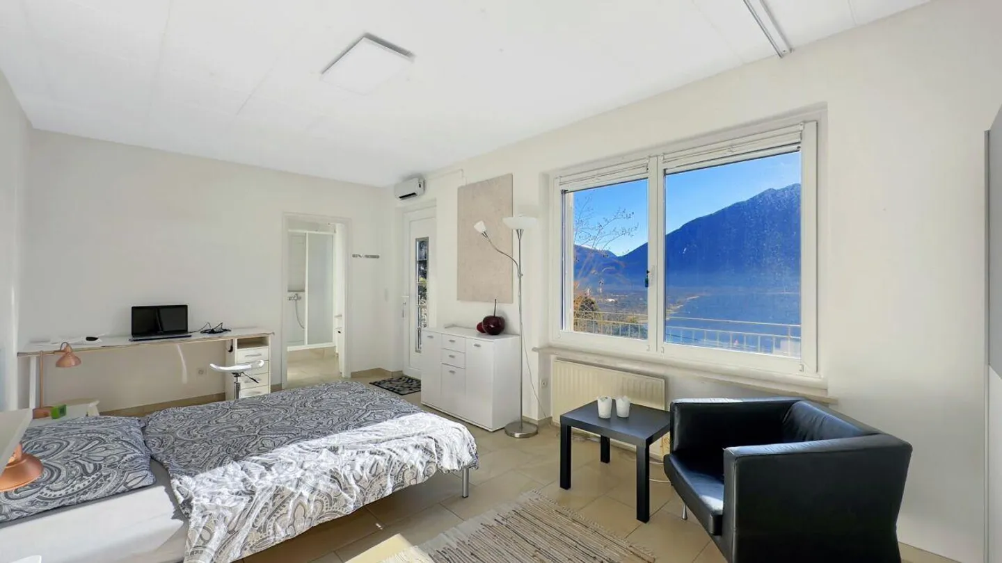 Minusio - Villa with 3 apartments and pool - Photo 12 of 17