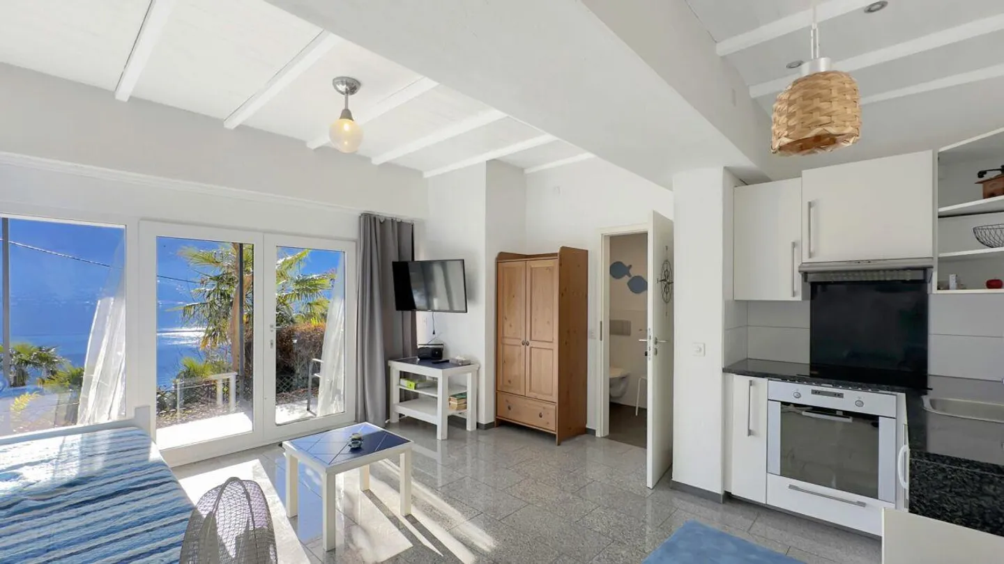 Minusio - Villa with 3 apartments and pool - Photo 13 of 17