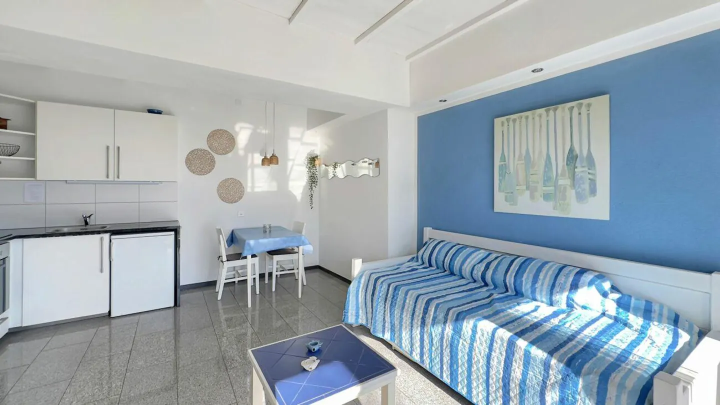 Minusio - Villa with 3 apartments and pool - Photo 14 of 17
