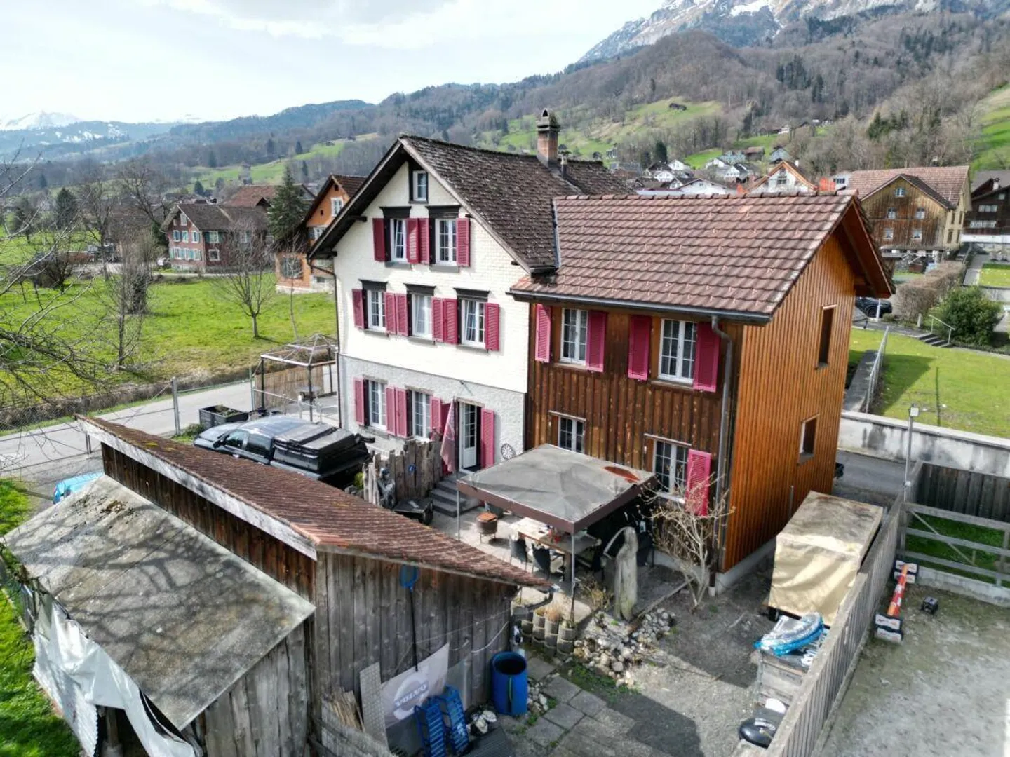 Zweifamilienhaus mit Baulandreserve - Foto 3 von 12