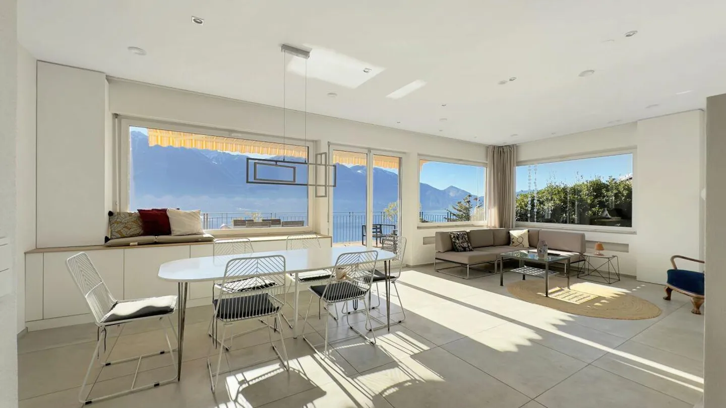 Minusio - Villa with 3 apartments and pool - Photo 3 of 17