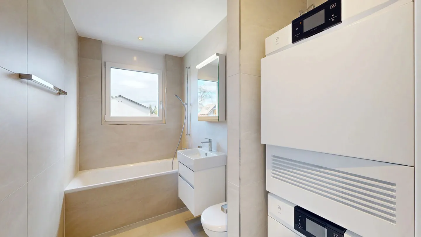 Moderno appartamento di 4,5 stanze con posto auto e giardino d'inverno - Foto 10 di 13