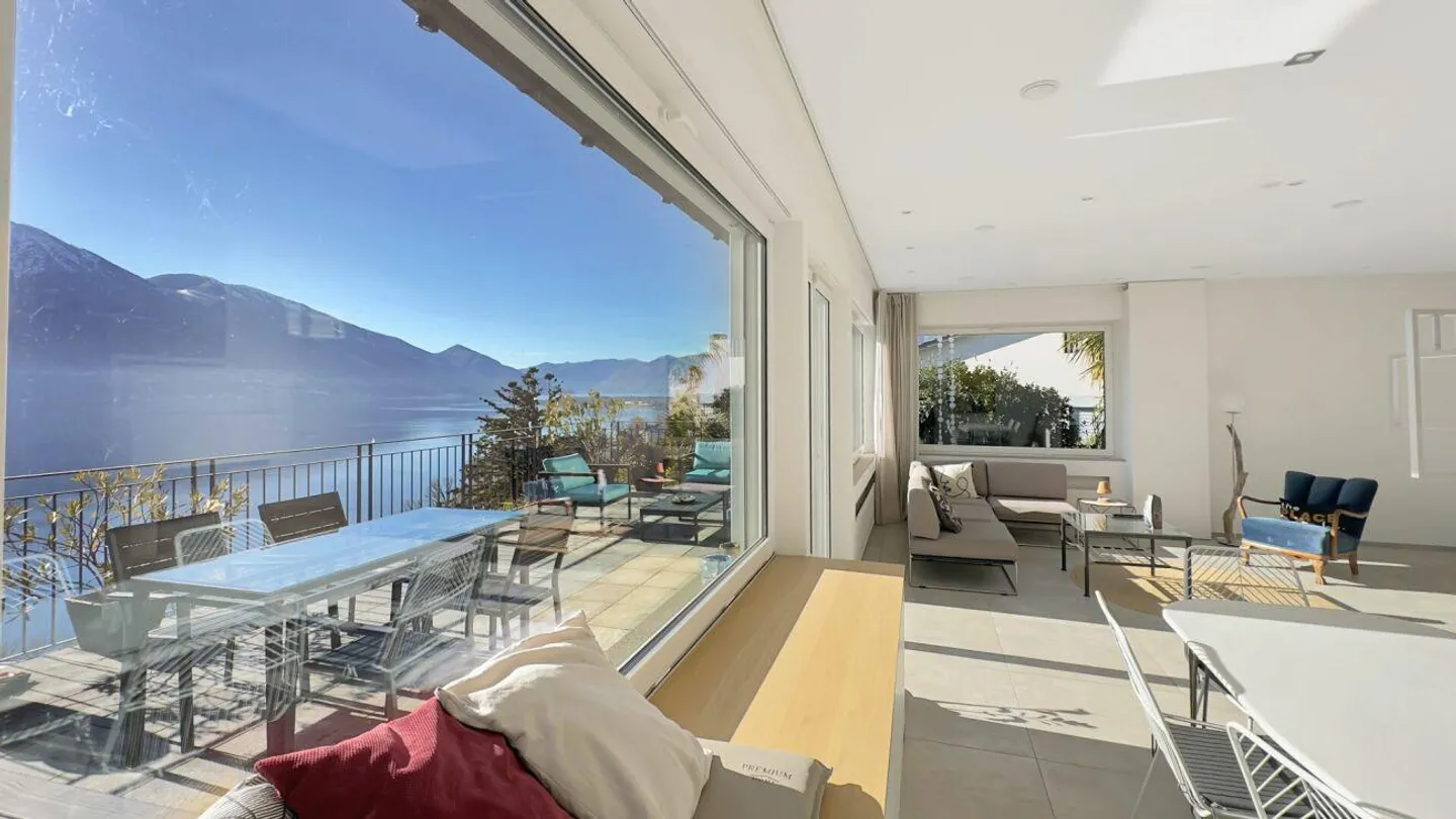 Minusio - Villa with 3 apartments and pool - Photo 5 of 17