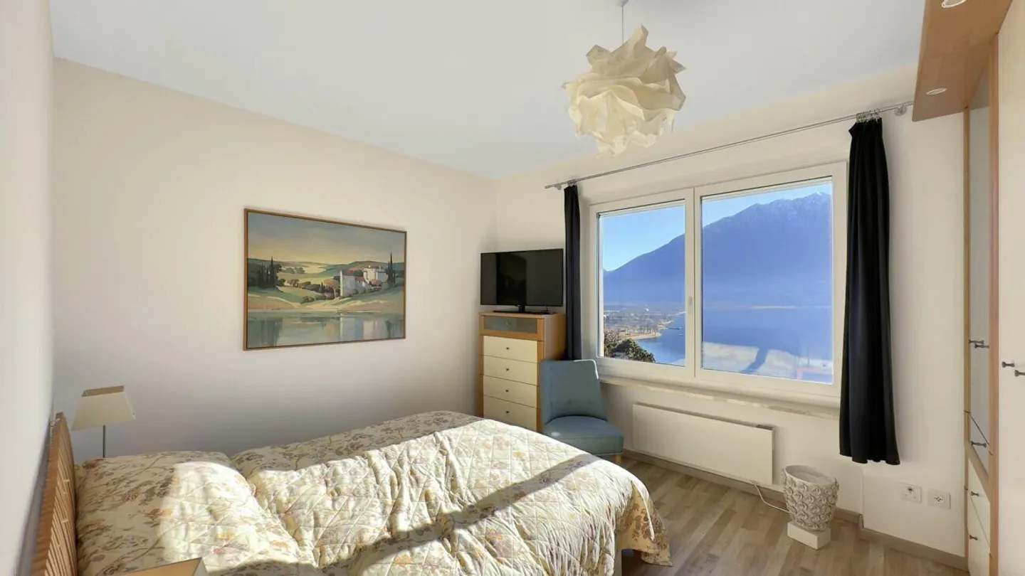 Minusio - Villa with 3 apartments and pool - Photo 8 of 17