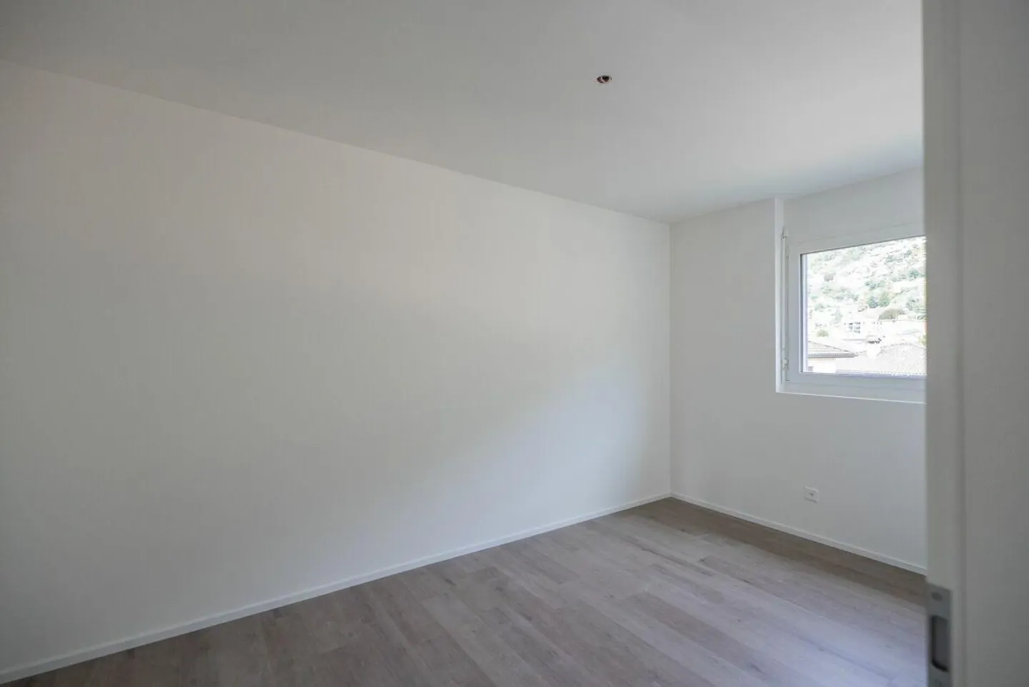 Nouvel appartement moderne de 4,5 pièces dans un emplacement attrayant à Gordola - Photo 13 sur 20