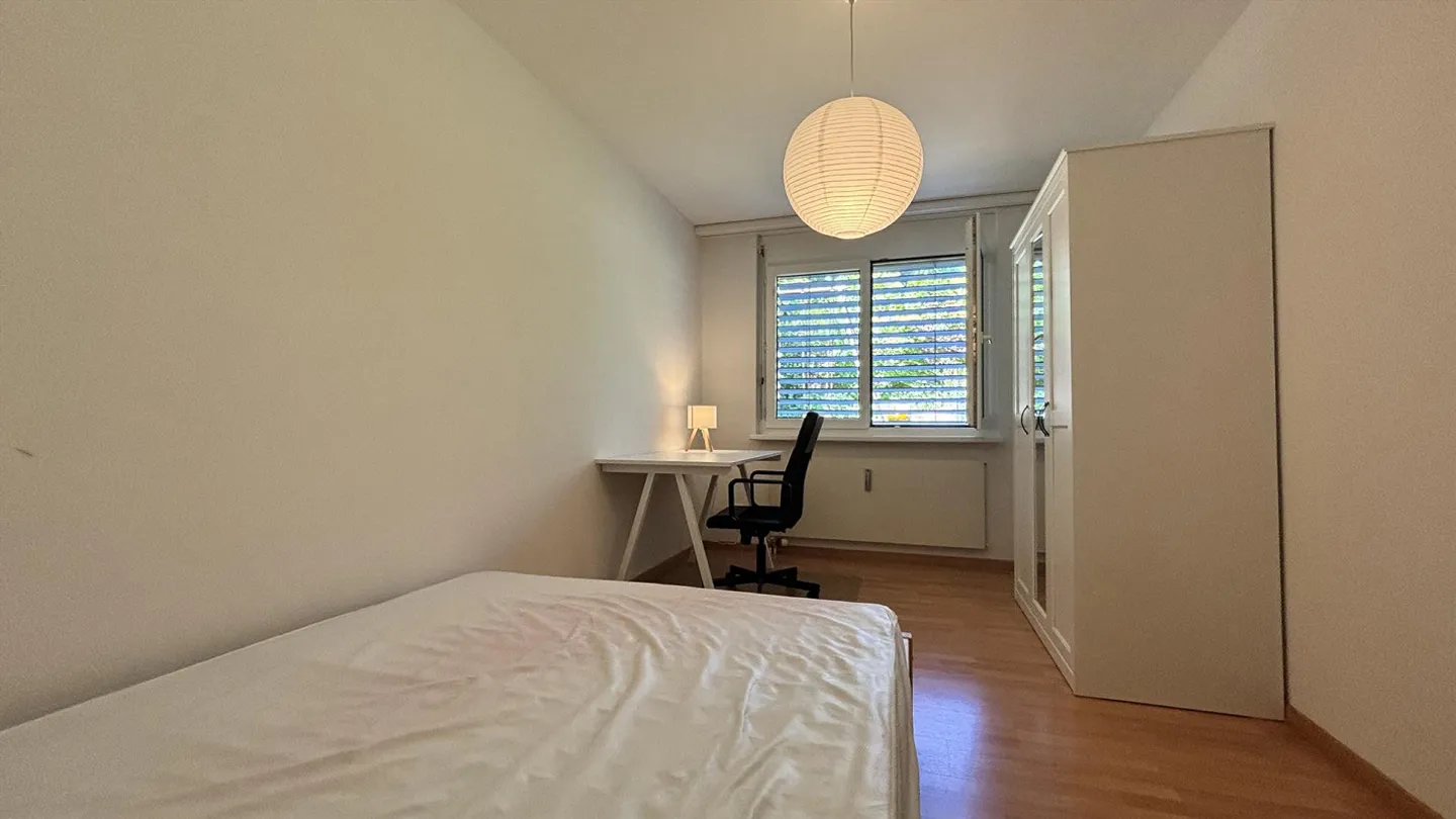 Furnished Rooms Near University - Photo 6 of 9