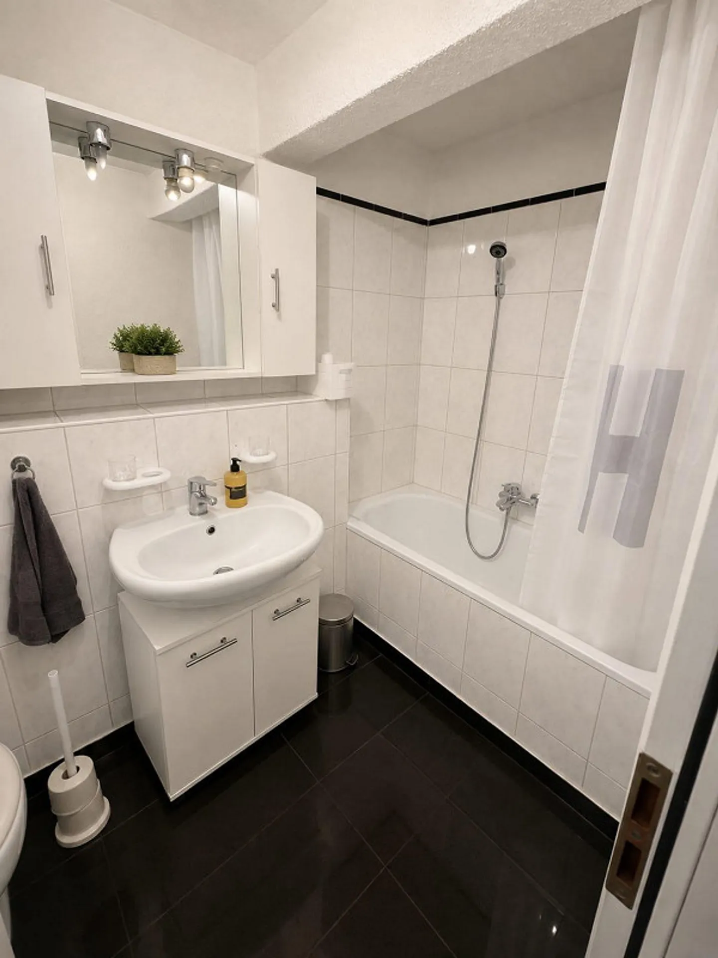 A Home with Character - 5.5-Room Corner House with Garden in ... - Photo 12 of 13