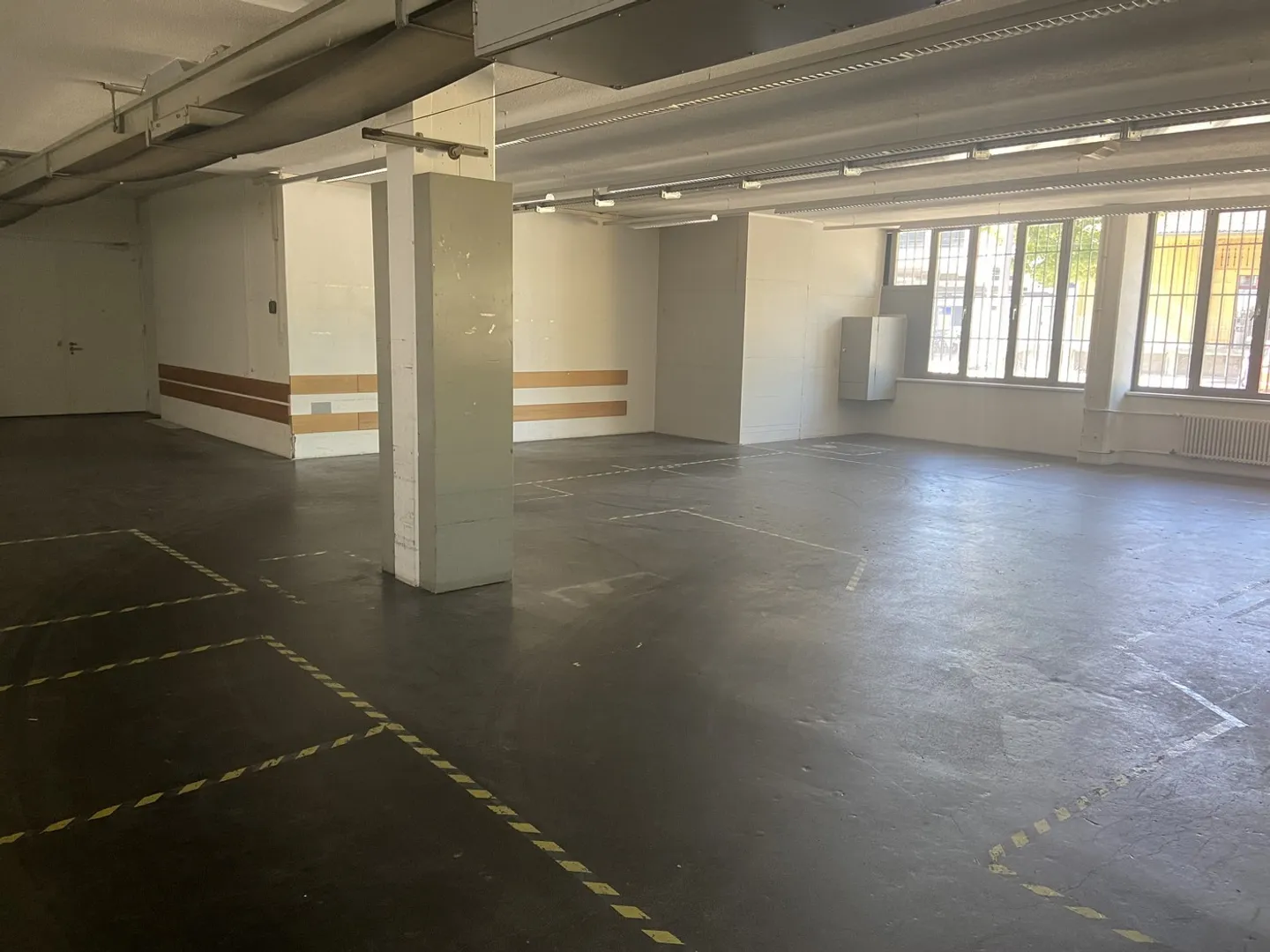 Interim rental in a central location - Photo 2 of 3